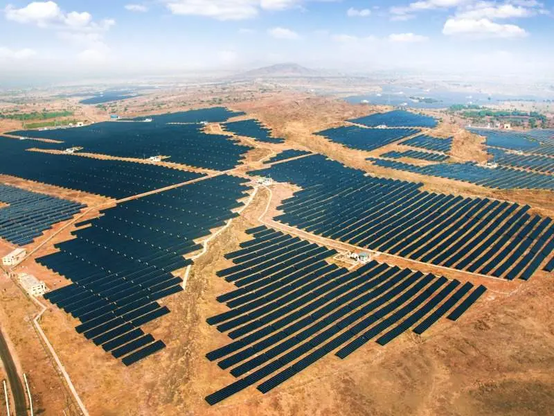 Jodhpurs-bhadla-solar-park-is-the-worlds-largest-solar-park

जोधपुर के भड़ला में बना है दुनिया का सबसे बड़ा सोलर पार्क, जानिए कितनी बिजली जनरेट करता है यह सोलर पार्क