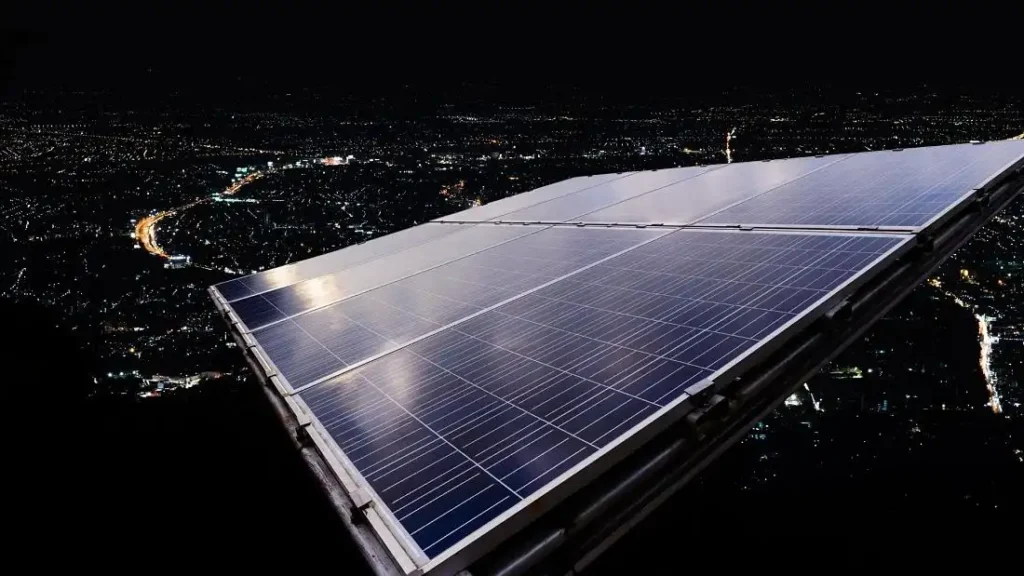 New-technology-enables-solar-panels-to-generate-electricity-at-night-know-details